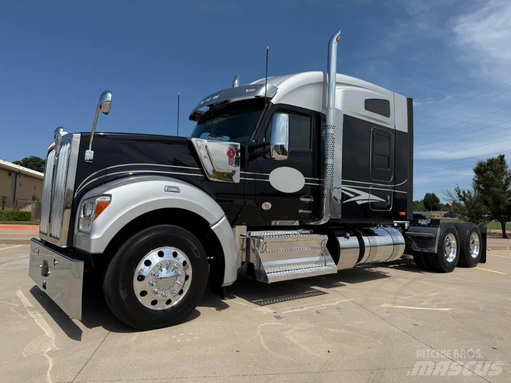 Kenworth W 990 Vetopöytäautot