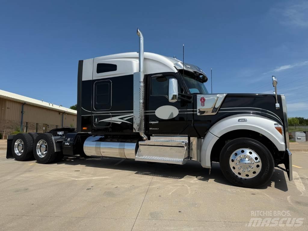 Kenworth W 990 Vetopöytäautot