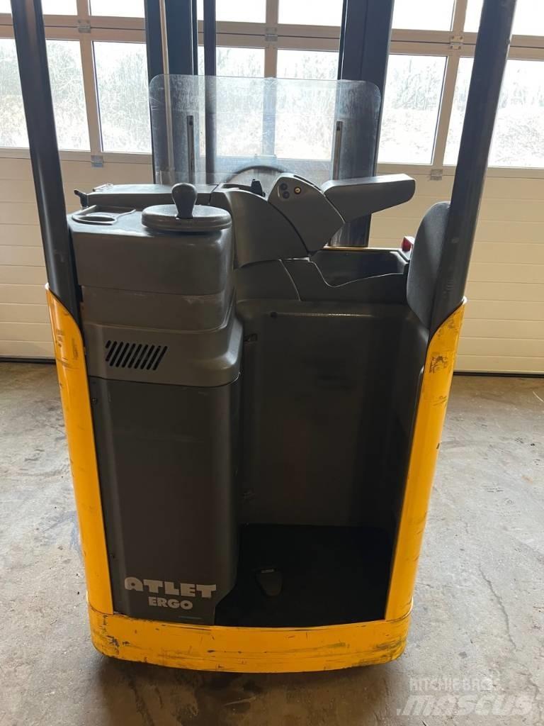 Atlet A/200STFVJN360 Ajettavat pinoamisvaunut