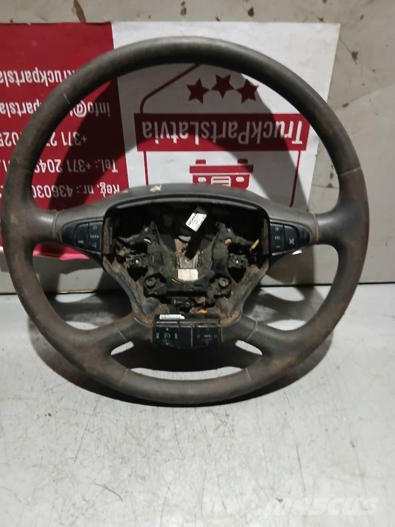 Scania P 420    1495393 Ohjaamot ja sisustat