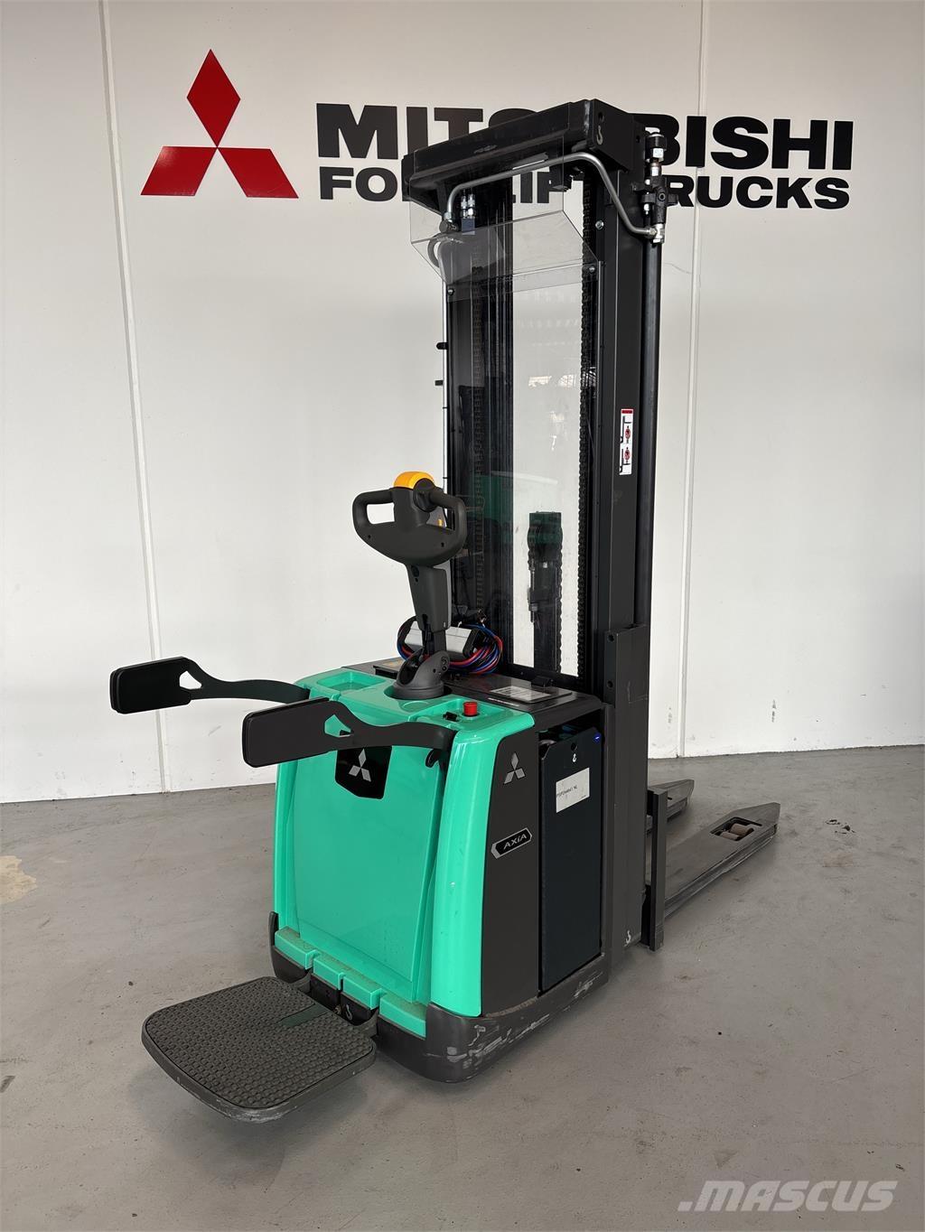 Mitsubishi SBV16PI Ajettavat pinoamisvaunut