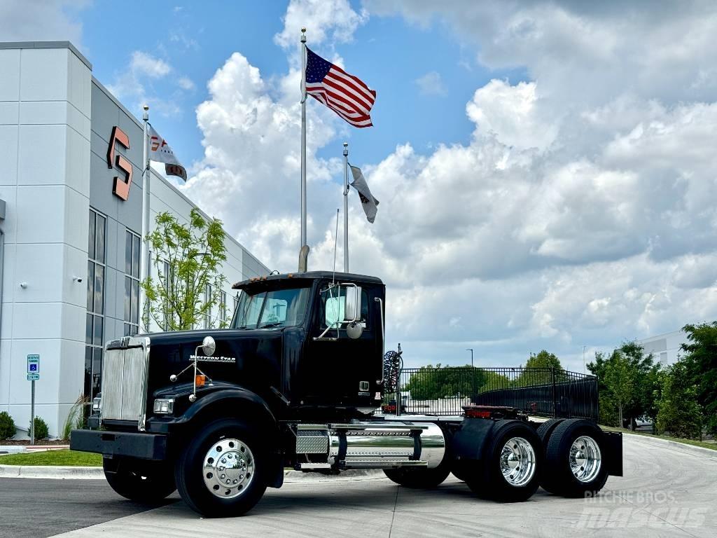 Western Star 4900 SF Vetopöytäautot