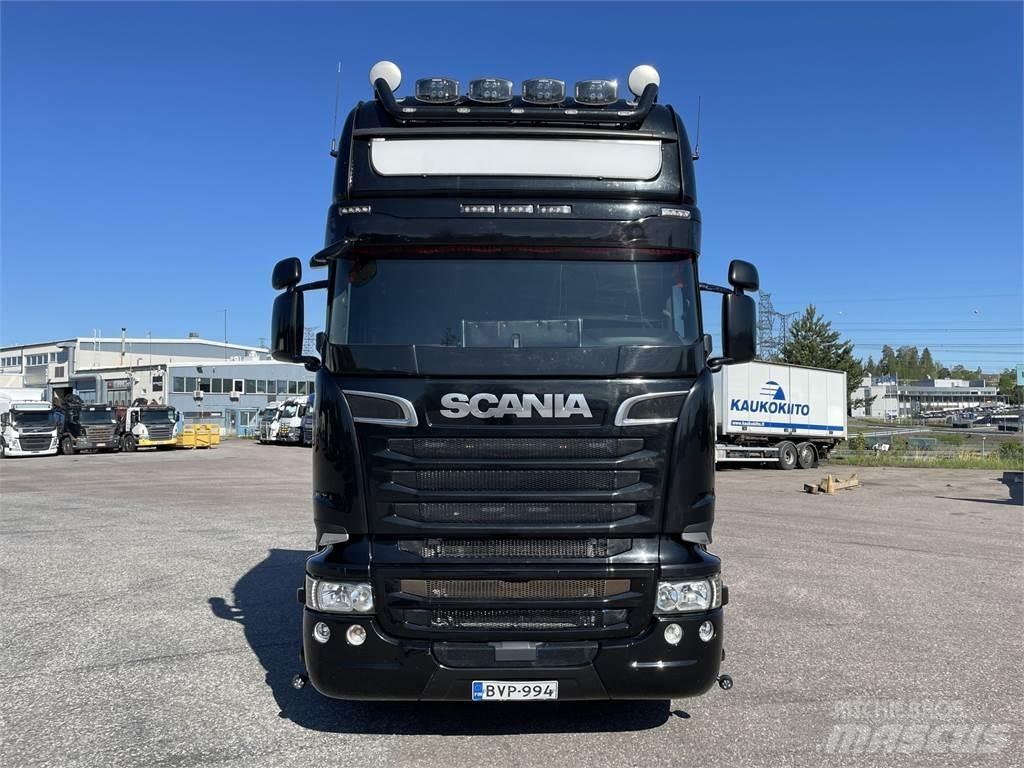 Scania R580 6x4 Vetopöytäautot