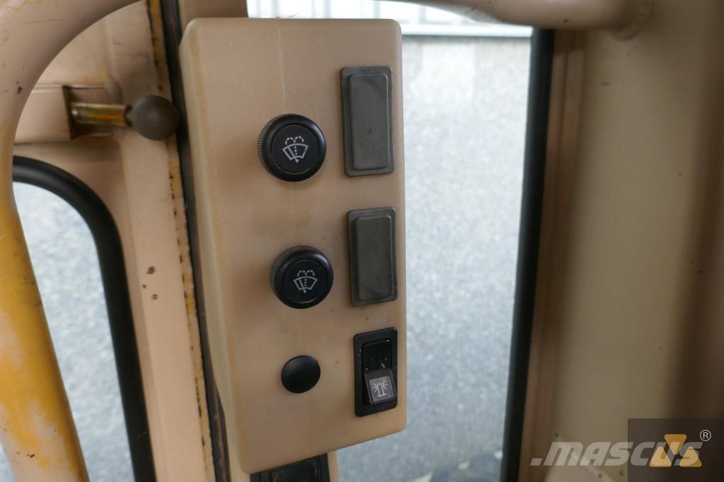 CAT 140H Tiehöylät