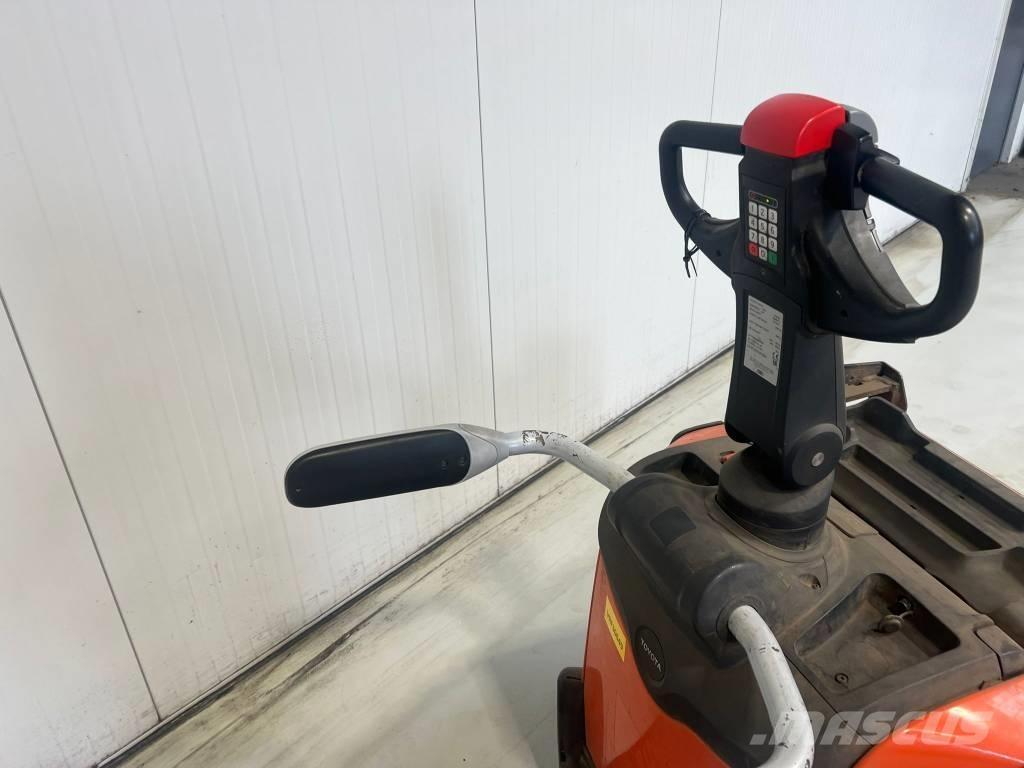 BT LPE250 Lavansiirtotrukit ajotasolla
