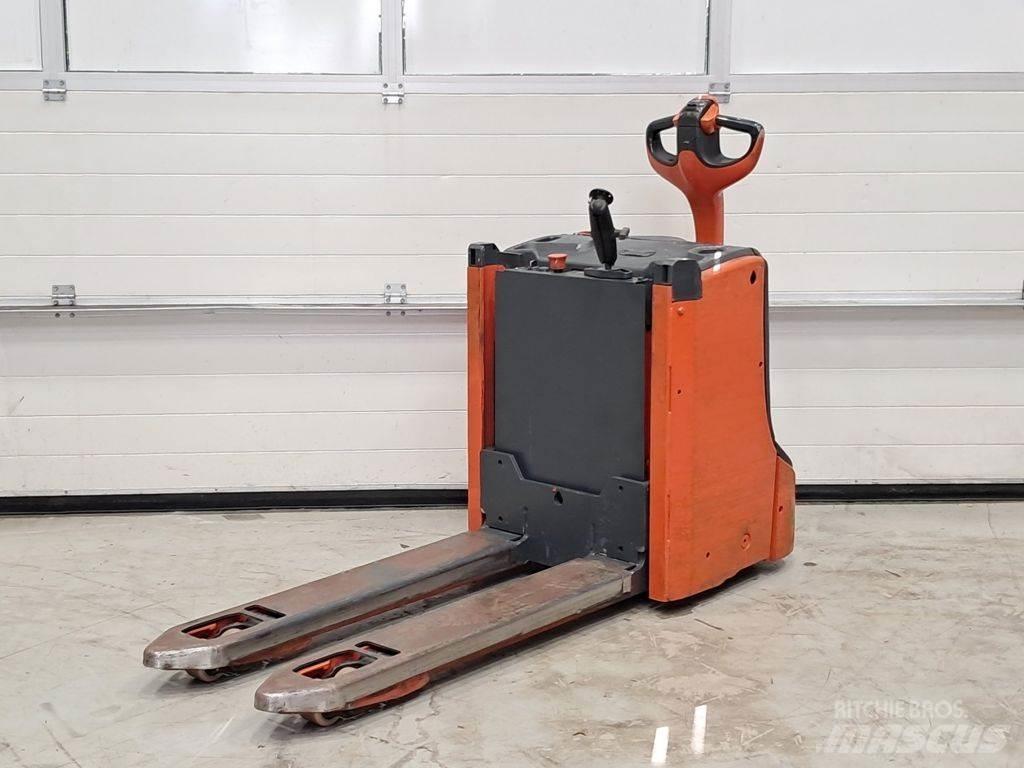 Linde T16L Lavansiirtotrukit