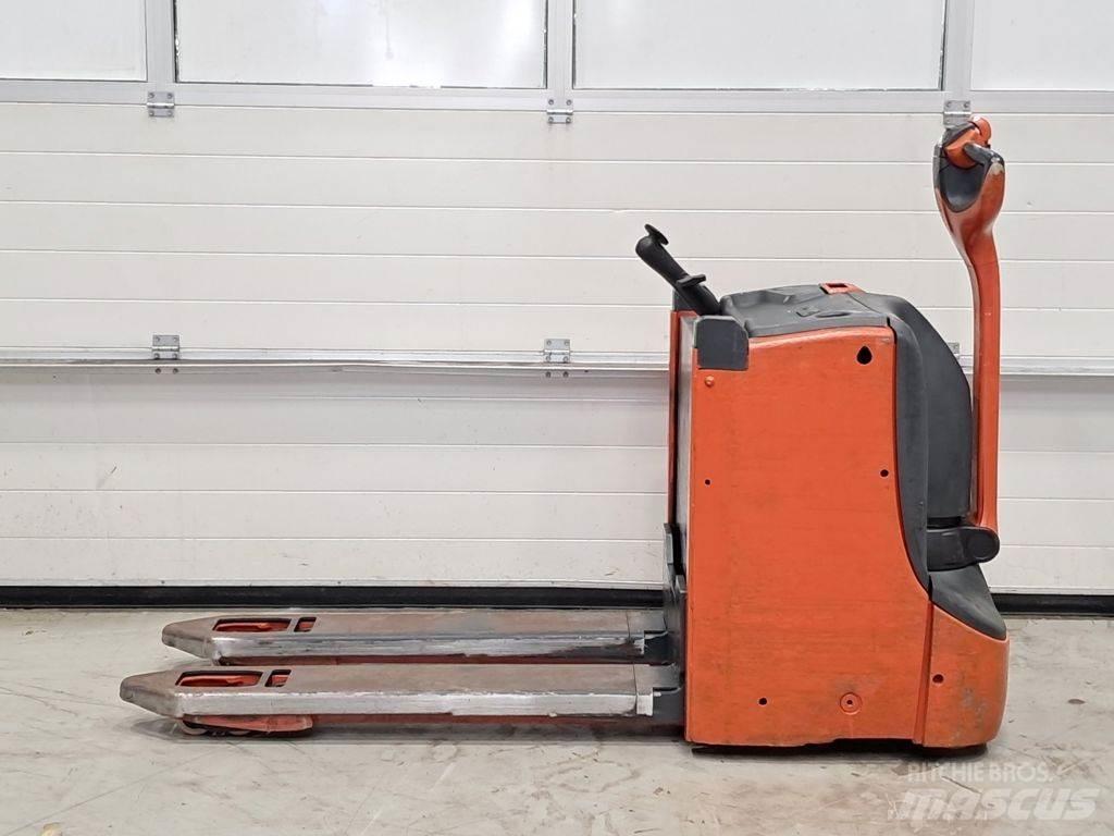 Linde T16L Lavansiirtotrukit