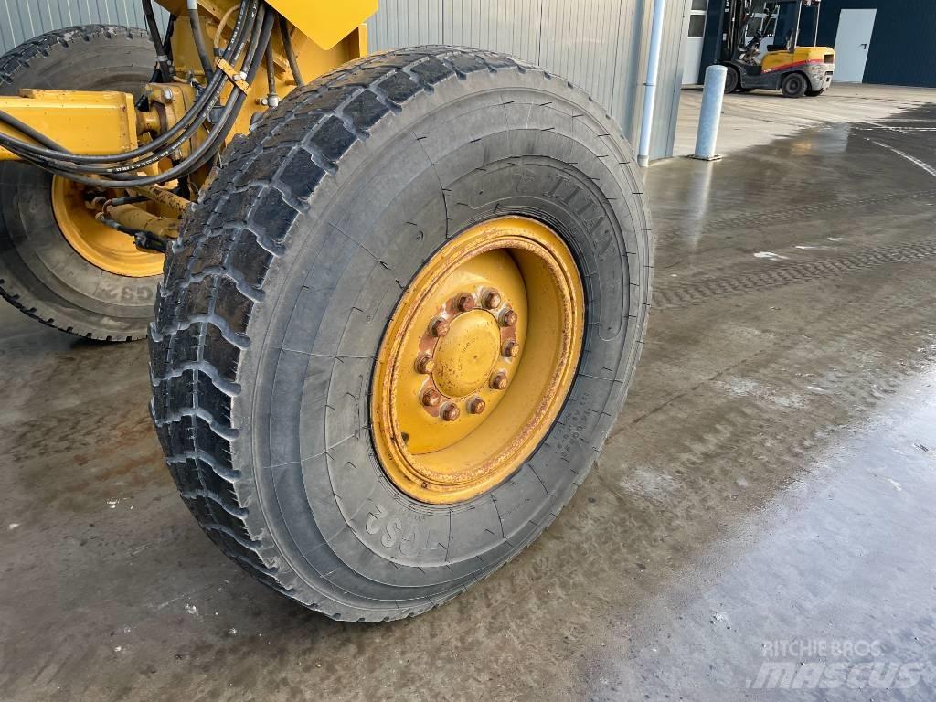 CAT 160M (140) Tiehöylät