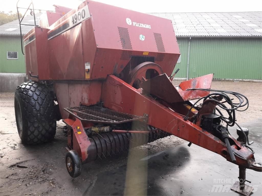 Hesston 4900 Traktorit