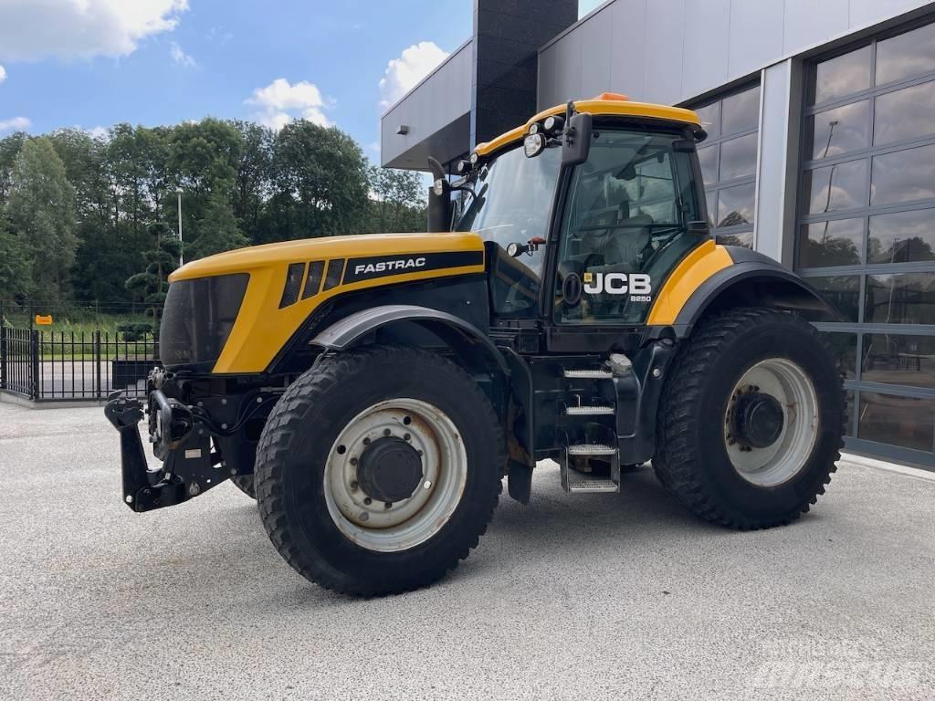 JCB Fastrac 8250 Traktorit