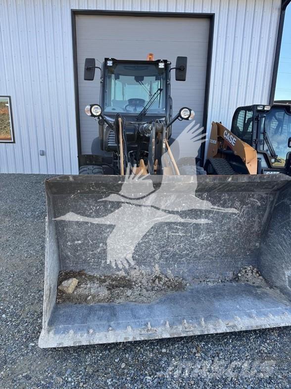 CASE 221F Pyöräkuormaajat