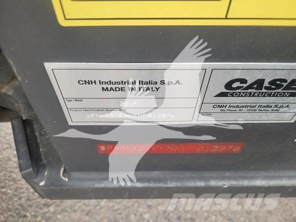 CASE 221F Pyöräkuormaajat