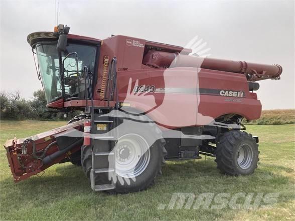 Case IH 8240 Leikkuupuimurit