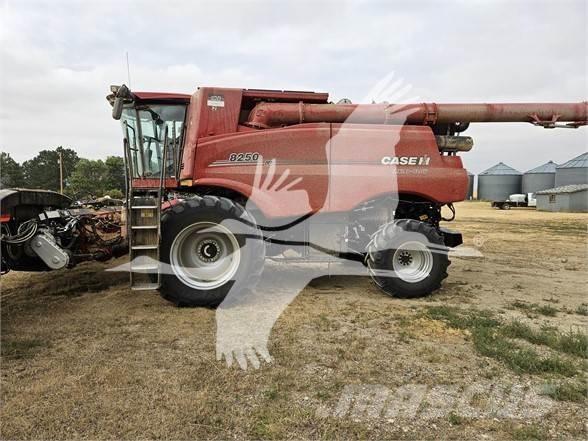 Case IH 8250 Leikkuupuimurit