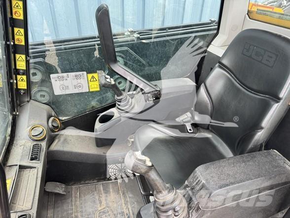 JCB 3TS-8T Liukuohjatut kuormaajat