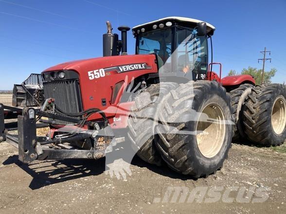 Versatile 550 Traktorit