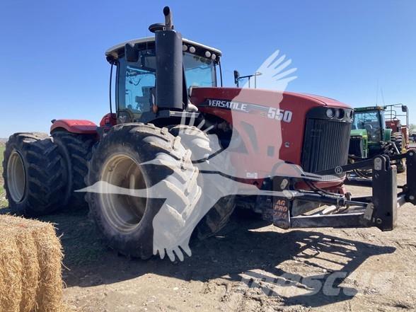 Versatile 550 Traktorit