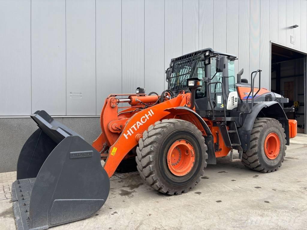 Hitachi ZW 250-6 Pyöräkuormaajat