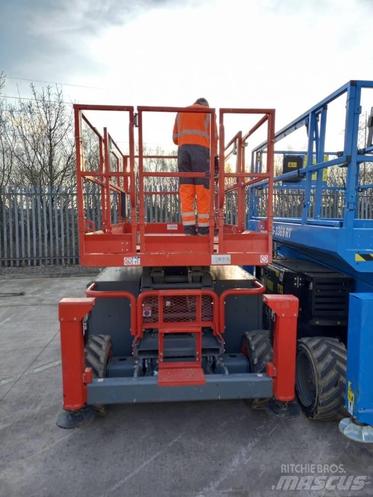 SkyJack SJ 6832 RT Saksilavat