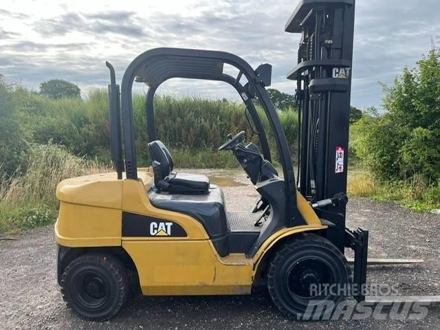 CAT DP 30 N Dieseltrukit