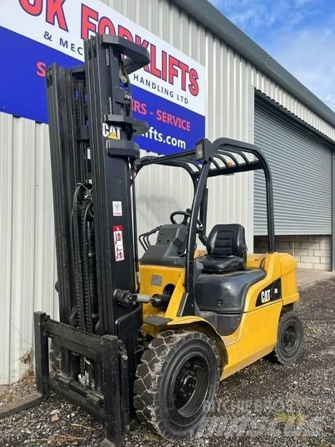CAT DP 30 N Dieseltrukit