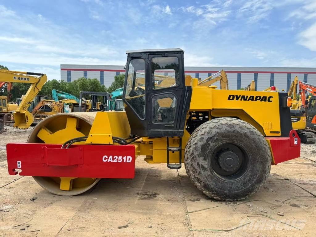 Dynapac CA251D Yksivalssijyrät