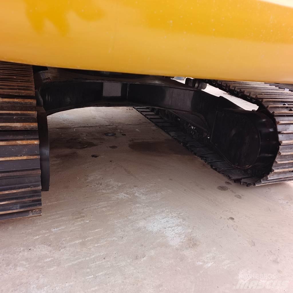 CAT 320D Telakaivukoneet