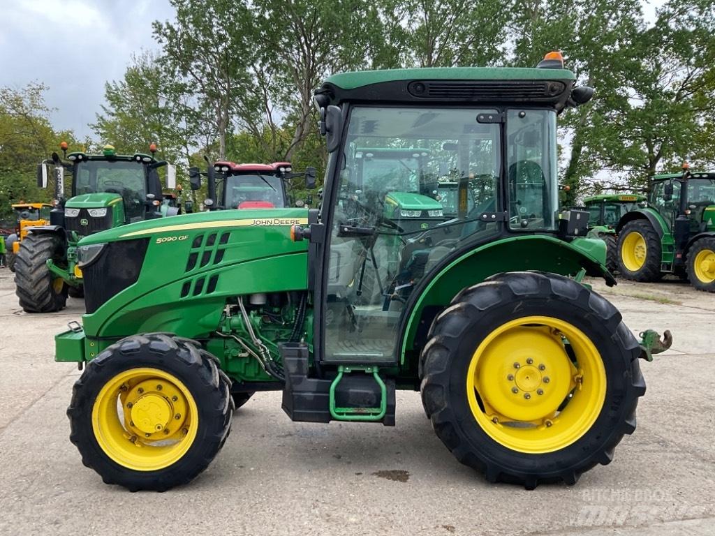 John Deere 5090 GF Traktorit
