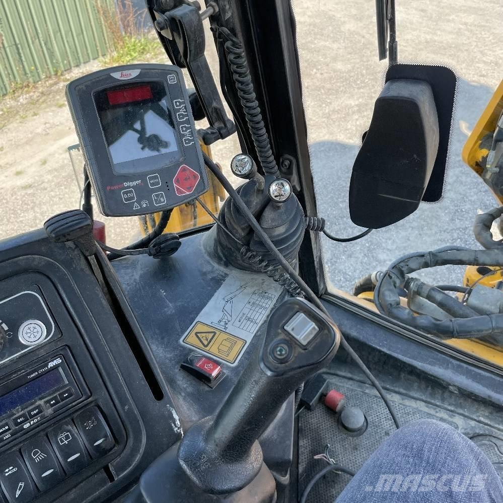 JCB 4 CX Kaivurikuormaajat