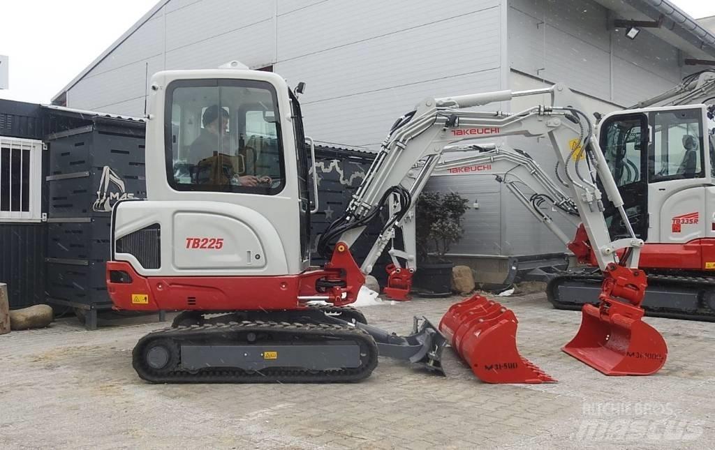Takeuchi TB225 Minikaivukoneet < 7t
