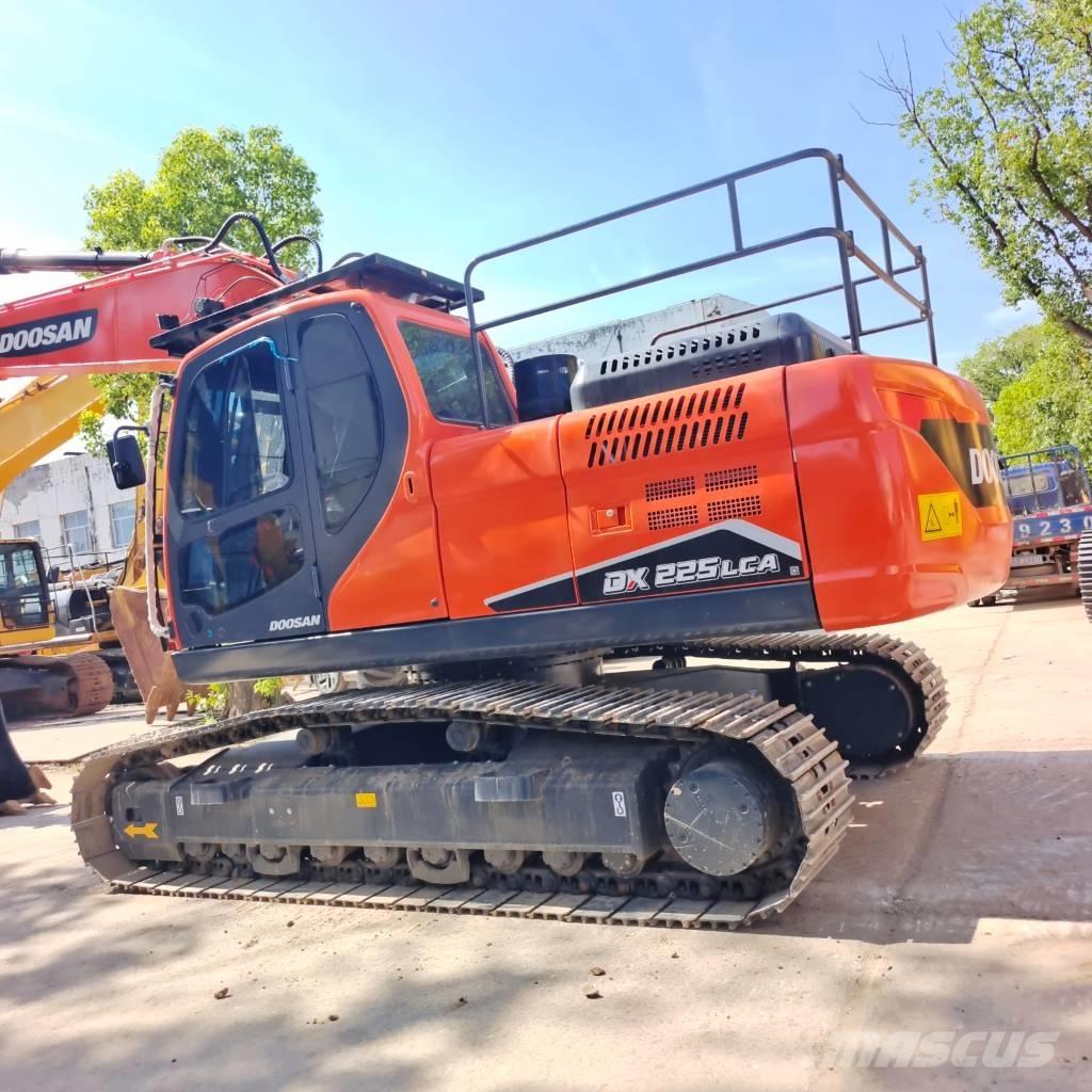 Doosan DX 225 LCA Telakaivukoneet
