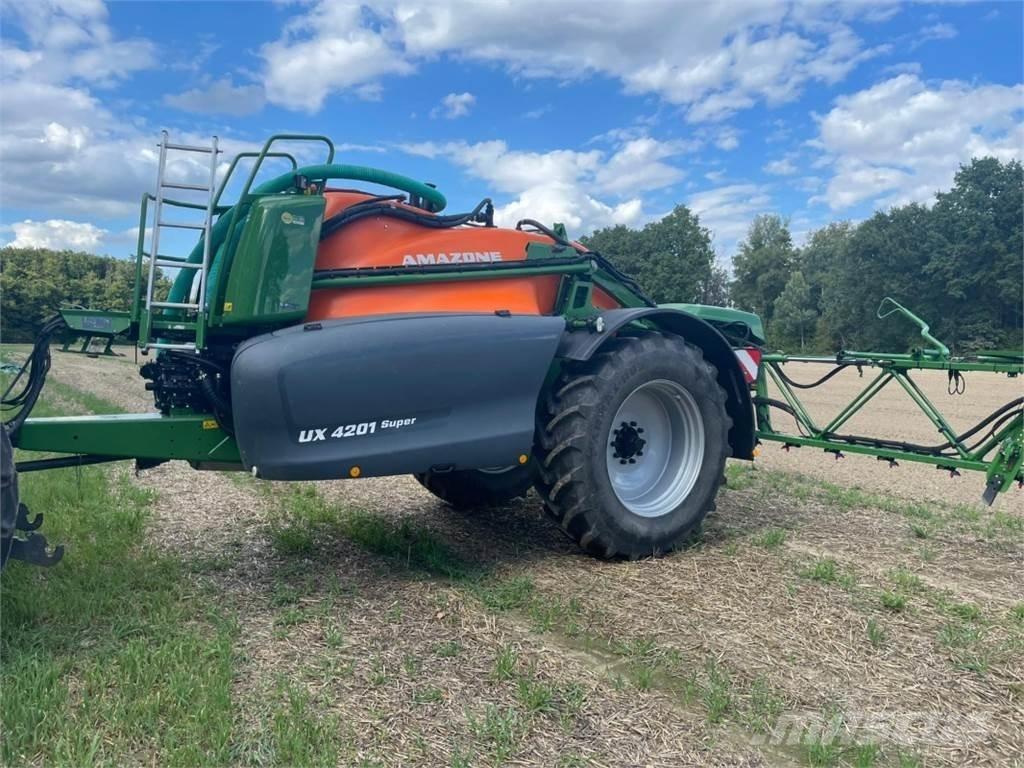 Amazone UX 4201 Hinattavat ruiskut