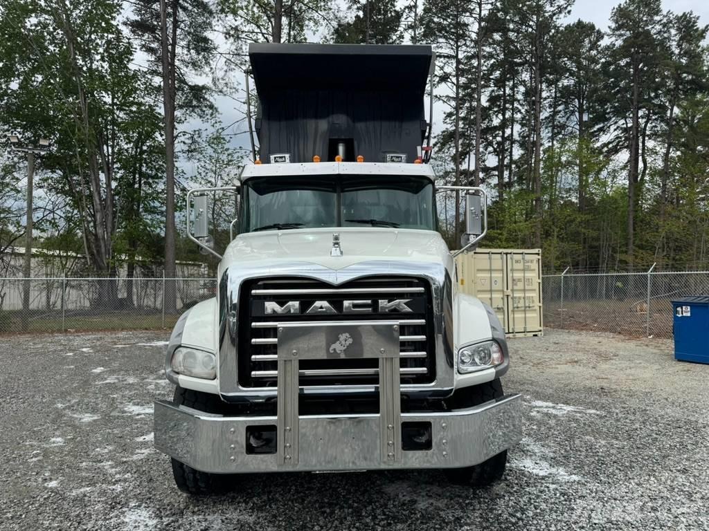 Mack GU813 Sora- ja kippiautot
