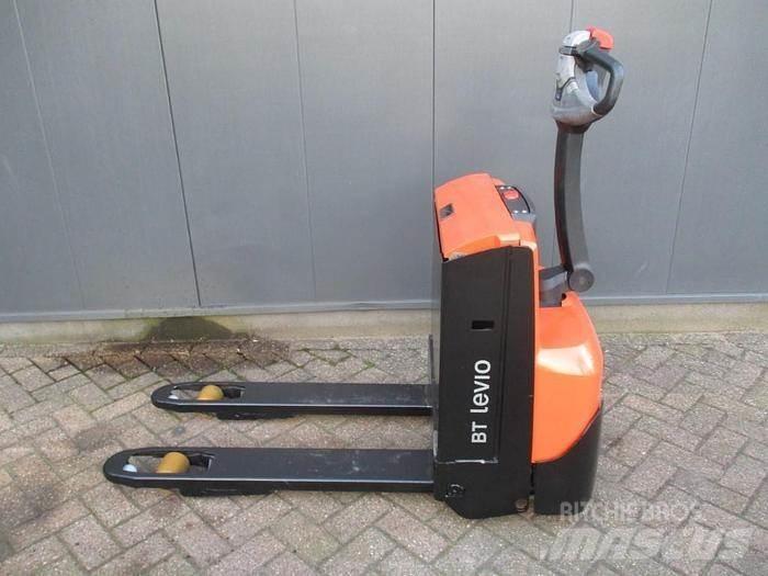 Toyota LWE 140 Lavansiirtotrukit