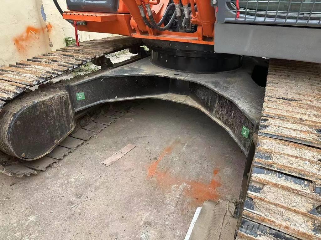 Hitachi ZX 210 Telakaivukoneet