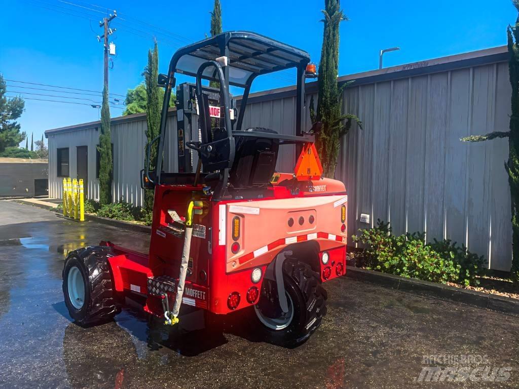 Moffett M55 Ajoneuvotrukit