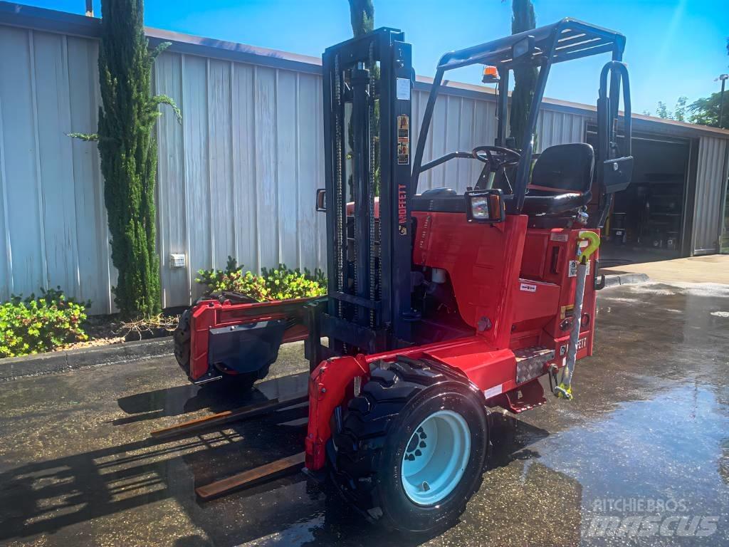 Moffett M55 Ajoneuvotrukit
