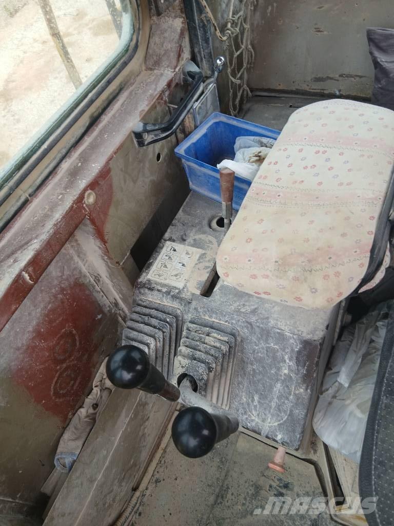 Komatsu WA 600-1 Pyöräkuormaajat