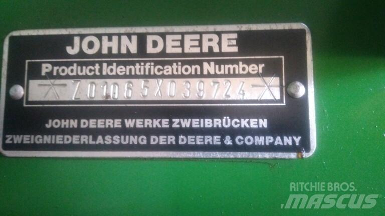 John Deere 1065 Leikkuupuimurit