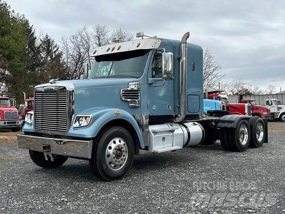 Freightliner 122SD Vetopöytäautot