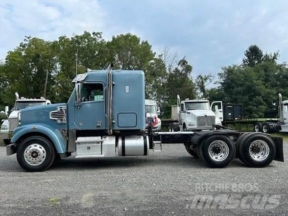 Freightliner 122SD Vetopöytäautot