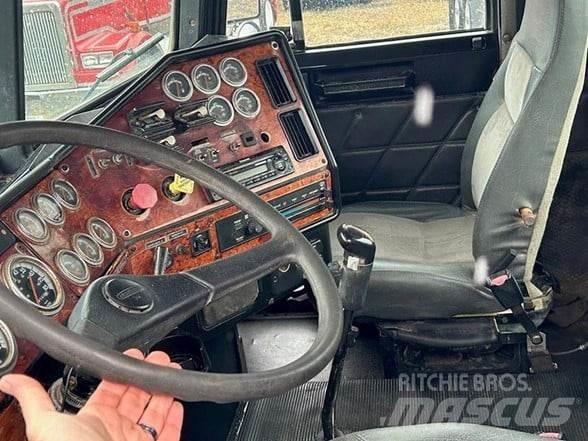 Freightliner FLD120 Vetopöytäautot