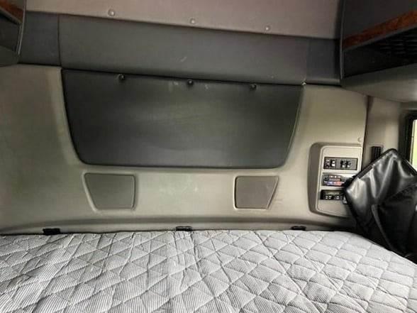 International LT Vetopöytäautot