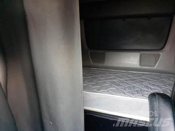 International LT Vetopöytäautot