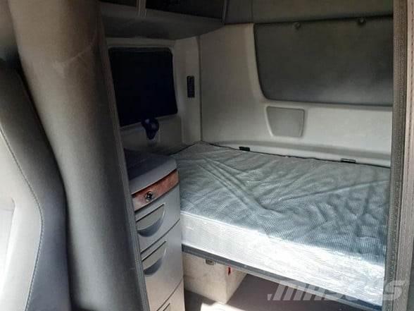 International LT Vetopöytäautot