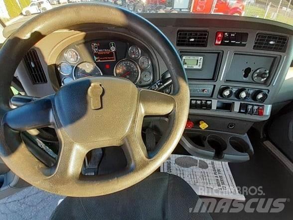 Kenworth T680 Vetopöytäautot