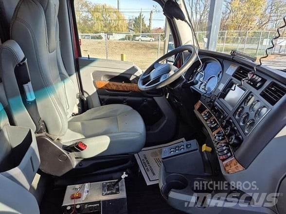 Kenworth T880 Sora- ja kippiautot