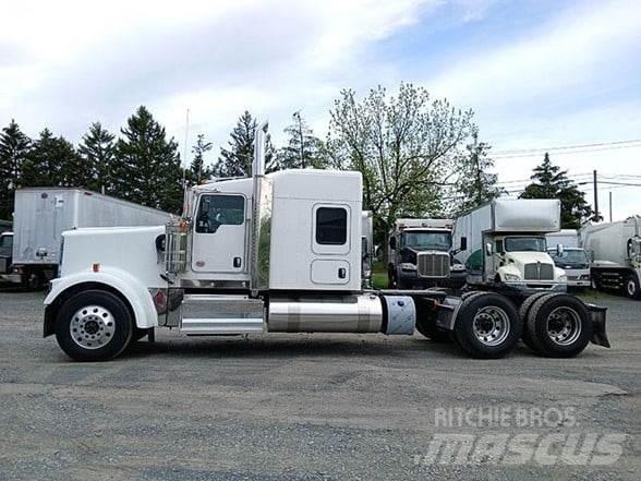 Kenworth W900L Vetopöytäautot