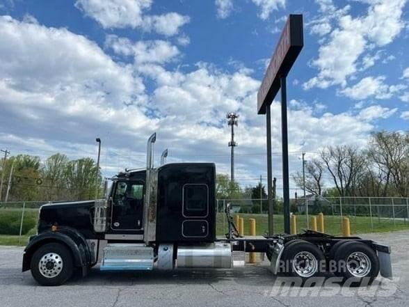 Kenworth W900L Vetopöytäautot