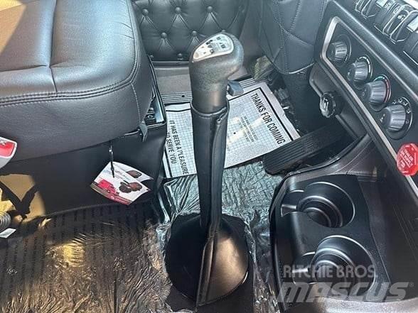 Kenworth W900L Vetopöytäautot